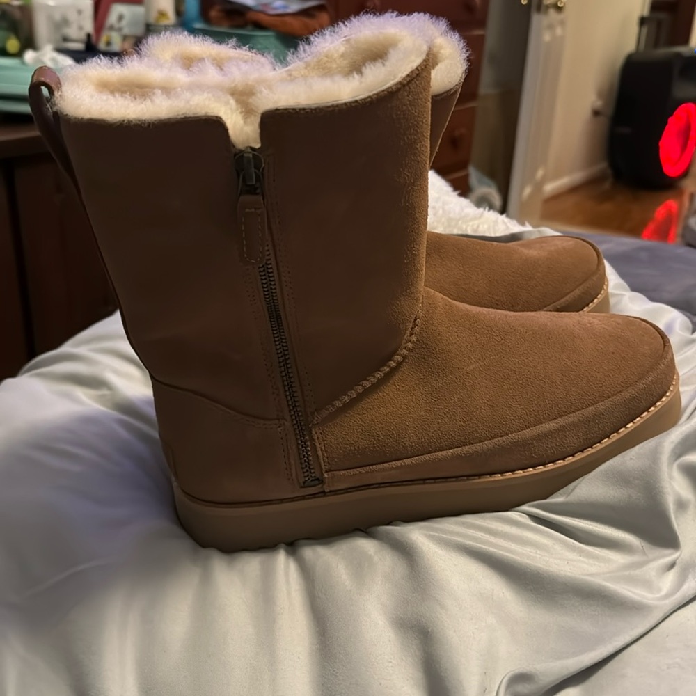 Ugg zip size 9 women’s brand new never worn